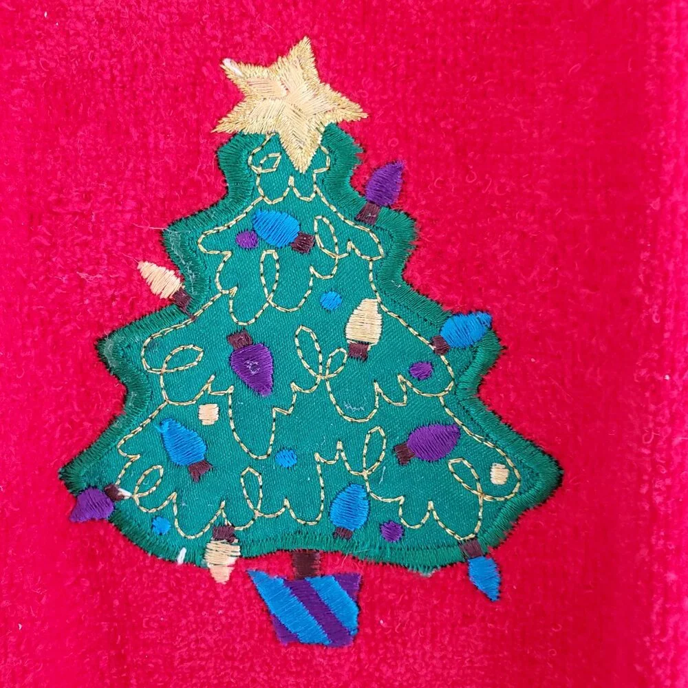 Christmas Holiday Fringe Fingertip Towels 3 Green 1 Red Applique Tree & Ornament